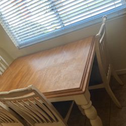 Dining Table For 6 People Plus 2 Extra Chairs.