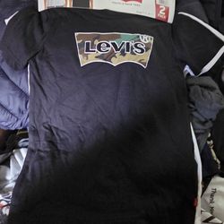 Levi's Youth To Pack Tees Size 8