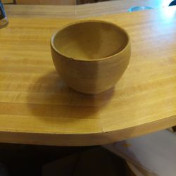 Geeen Plate And White Bowl