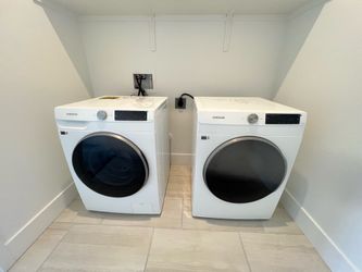 Brand New Samsung Compact Washer & Dryer Set (24”) - 2 yr warranty