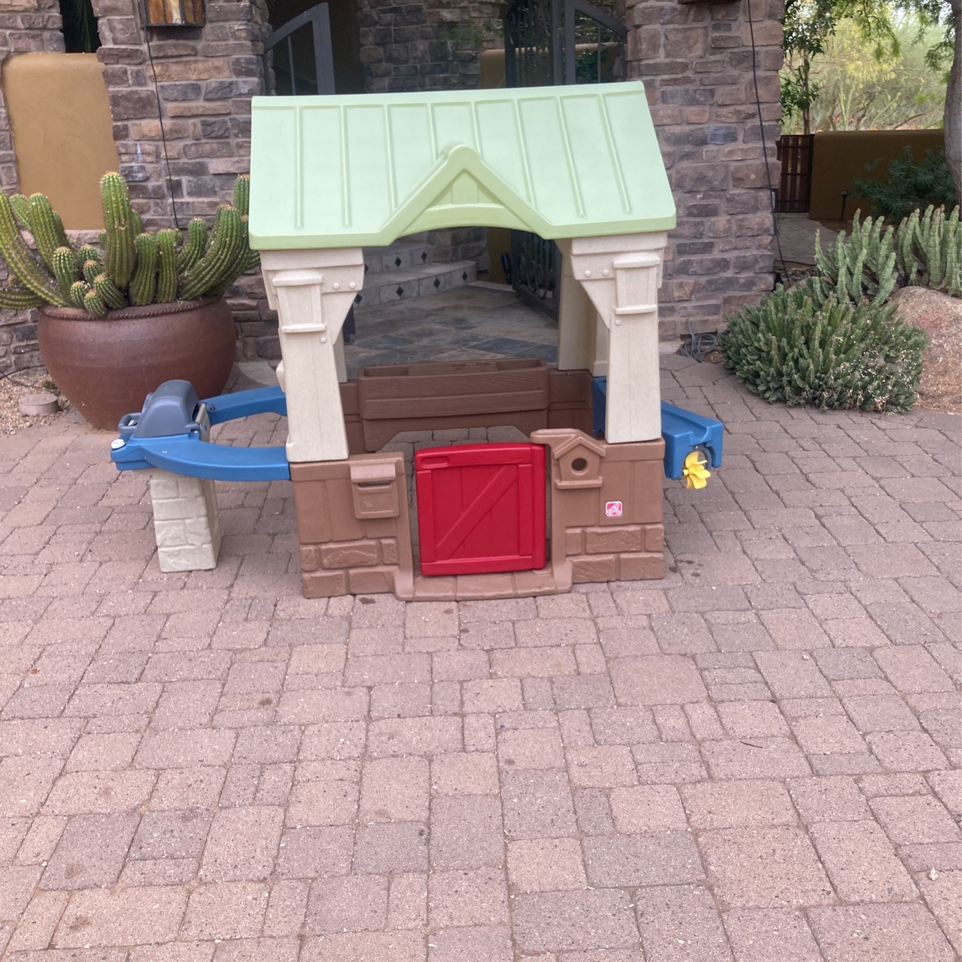 Step2 Great Outdoors Toddler Outdoor Playhouse with Grill and Planter