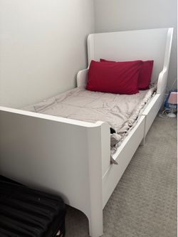 Twin kids bed