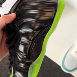 Nike Foams Black Volt