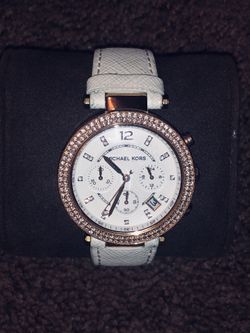 MICHEAL KORS with white leather strap