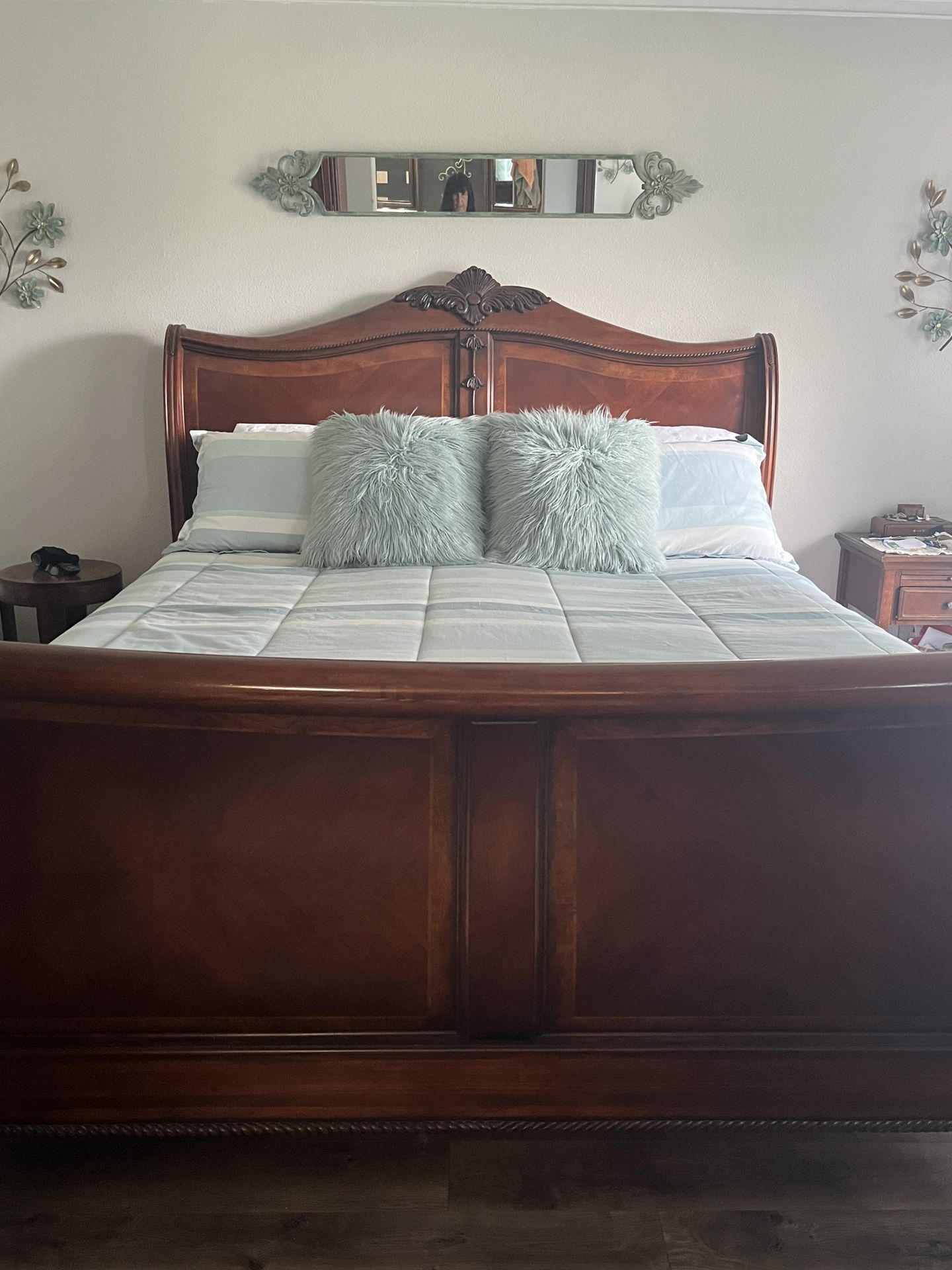 King Sleigh Bed, Armoire & Dresser