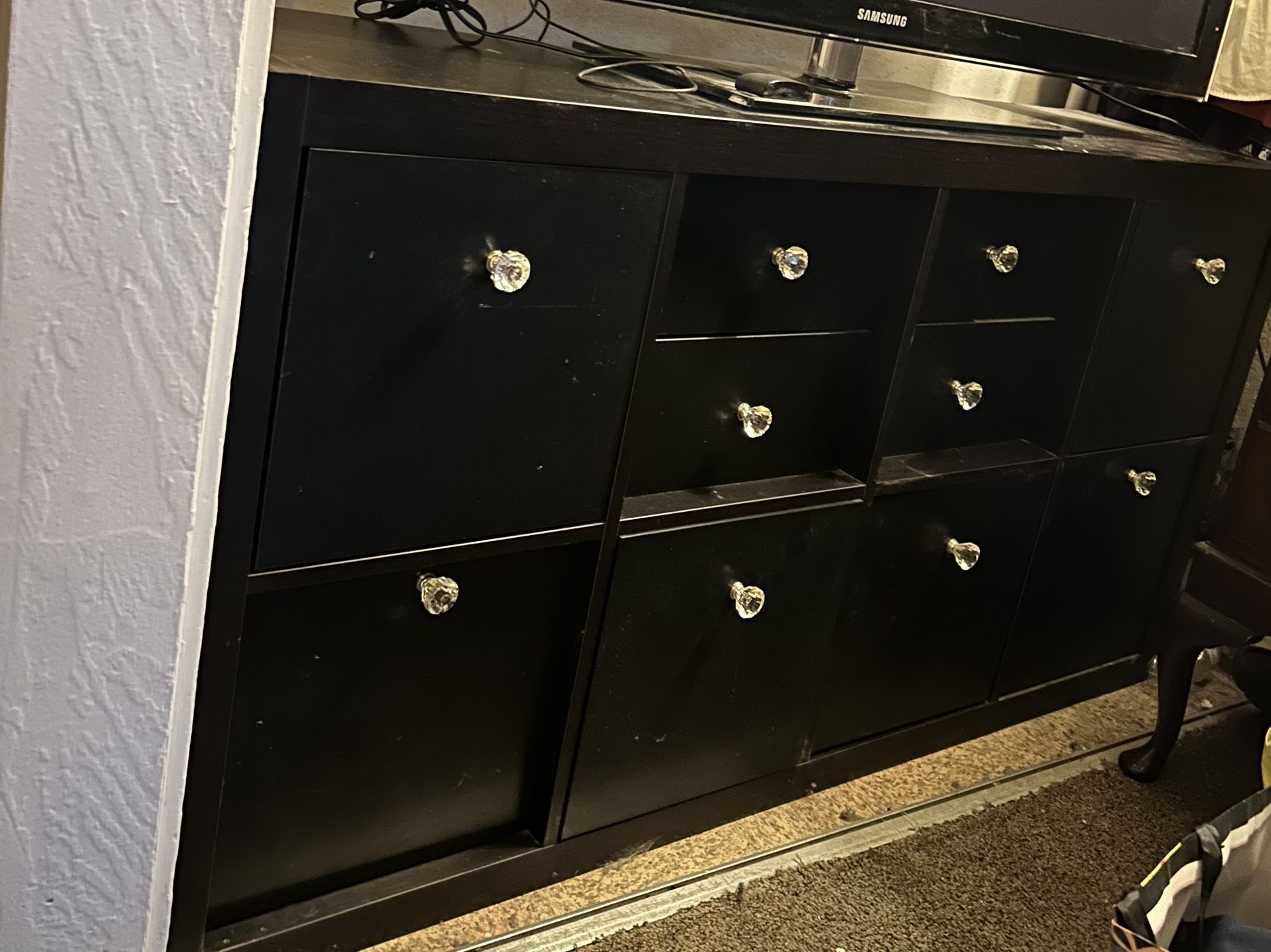 Dresser Free  (Pending)