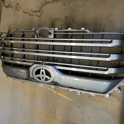2022 2025 TOYOTA TUNDRA GRILLE ASSEMBLY OEM FRONT CENTER GRILL W/ CAMERA HOLE