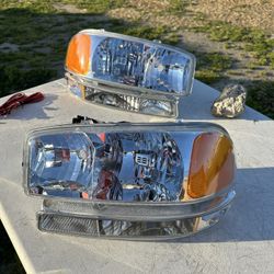 New Gmc Sierra Yukon 99-06 Headlights 