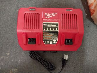 Milwaukee M18 18-Volt Lithium-Ion Dual Bay Rapid Battery Charger
