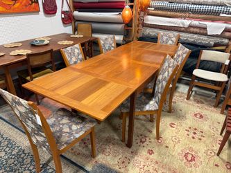 Beautiful Danish Teak Expanding Dining Table