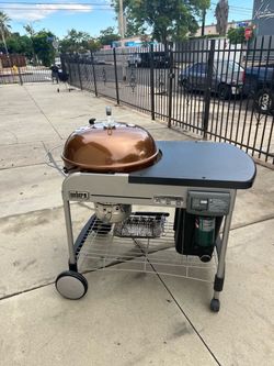 Weber performer Deluxe charcoal grill. Asador para usarse con carbón