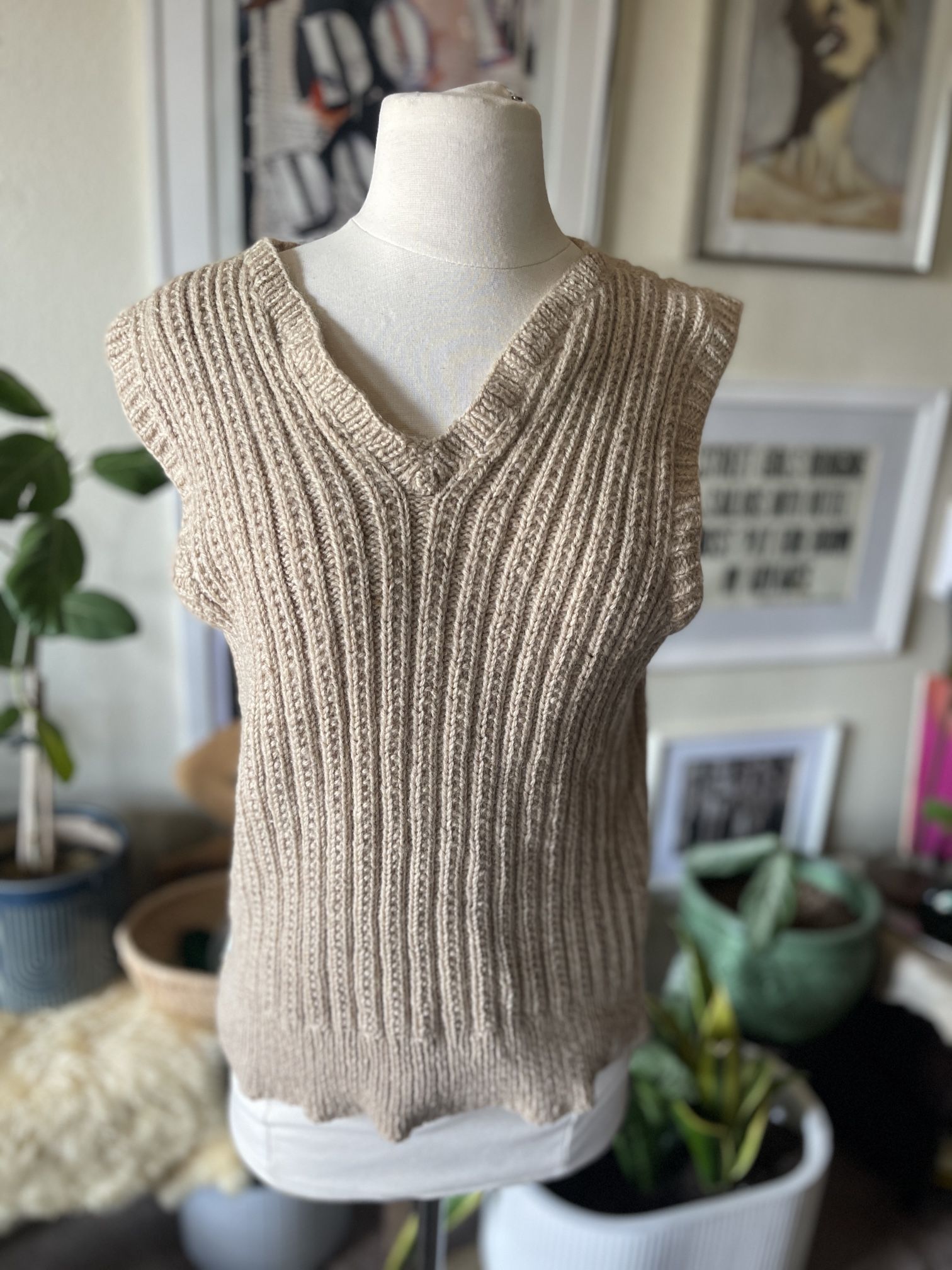 Vintage Sleeveless Knit Sweater Vest Womens Medium Beige 