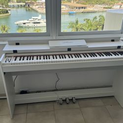White 88 Key Piano 