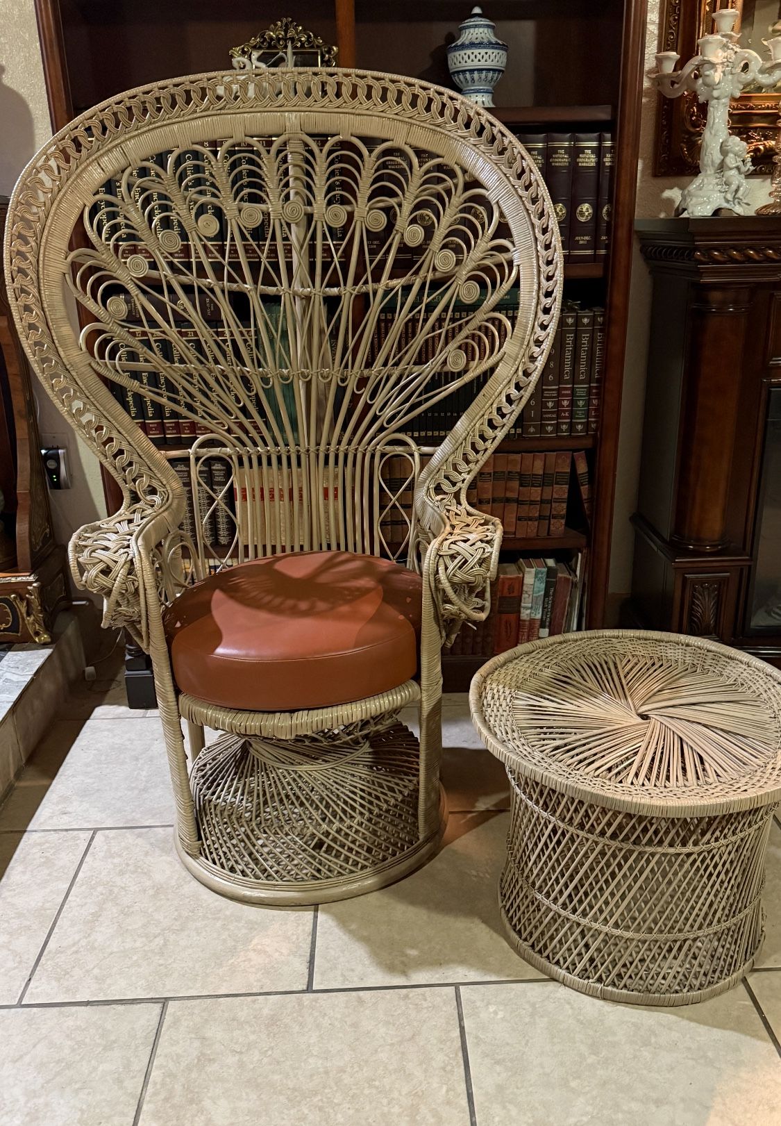 Set Peacock Chair and Table