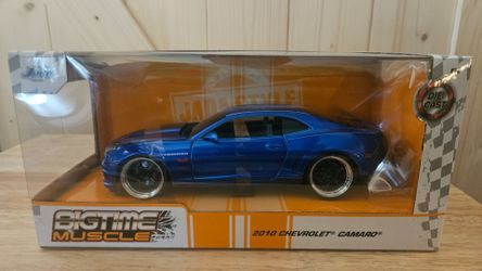 Jada Toys Bigtime Muscle Series: 2010 Chevy Camaro 1/24 Scale Blue w/ Black Hood