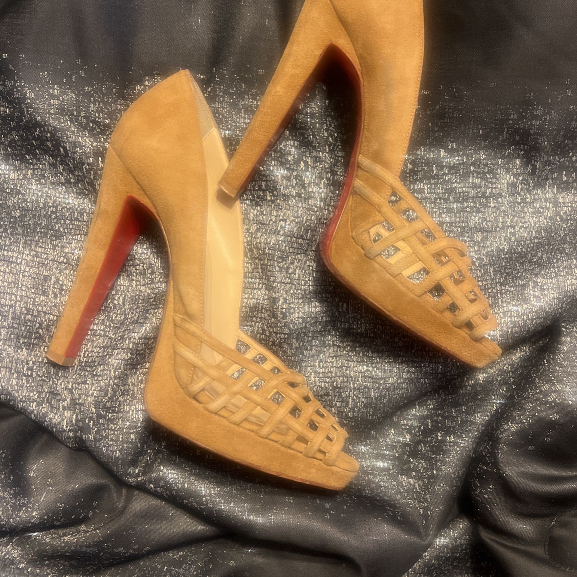 Christian Louboutin Peep Toe Heels In Style Chalumo Sz. 39.5