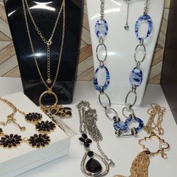 #3 SIGNED 1946 LOT OF 5 BEAUTIFUL NECKLACE, EXCELLENT CONDITION