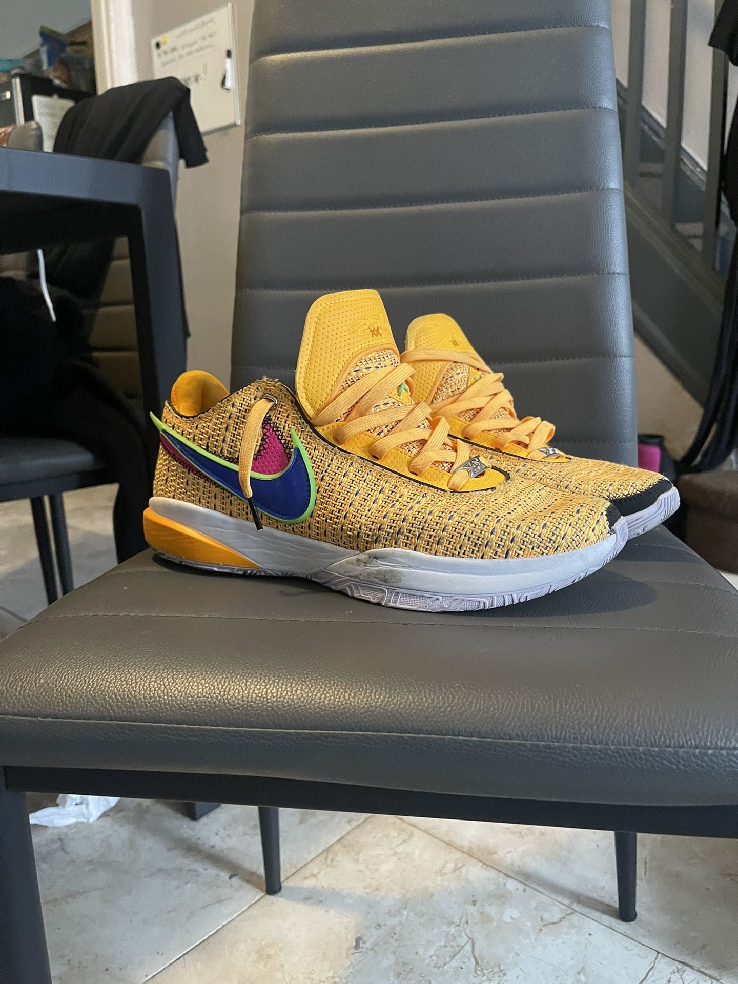 [MEN 11] LeBron 20's Laser Orange