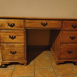 **Desk*** 7 Drawer 