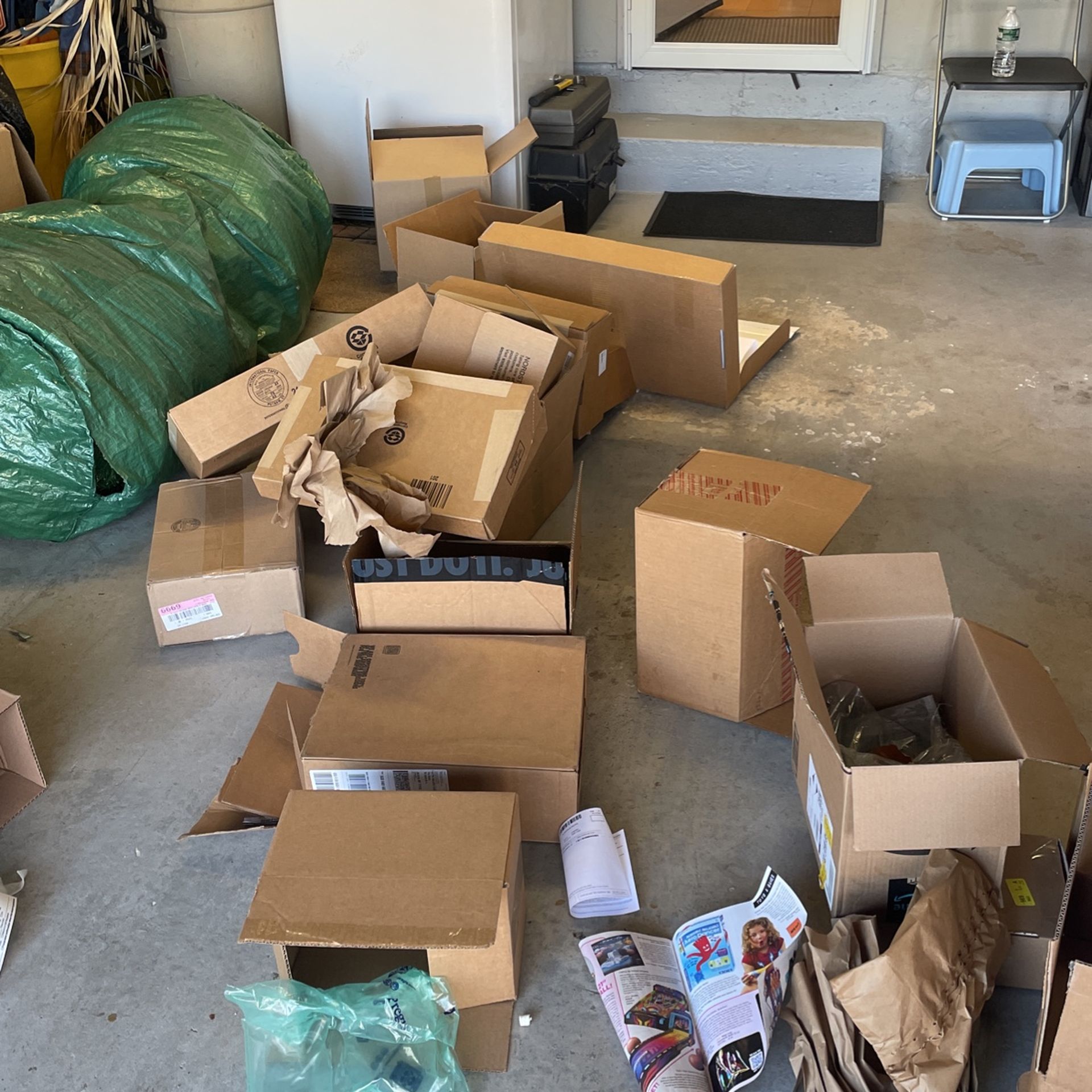 Boxes Corrugated boxes assorted sizes