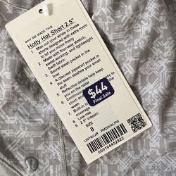 Lululemon 2.5in Hotty Hot Shorts NWT Sz. 8
