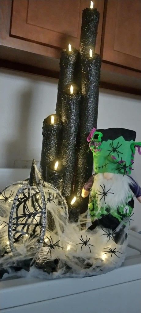 Halloween Hulk Spider Web Thrower Gnome