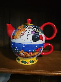 Tea pot with cup