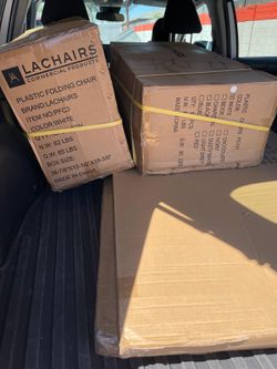 Box Of 10 White Folding Plastic Chairs Caja De 10 Sillas Plegables De Plástico Blancas 