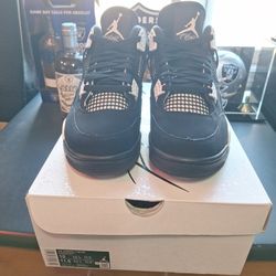 New Air Jordan 4  White Thunder Size 10