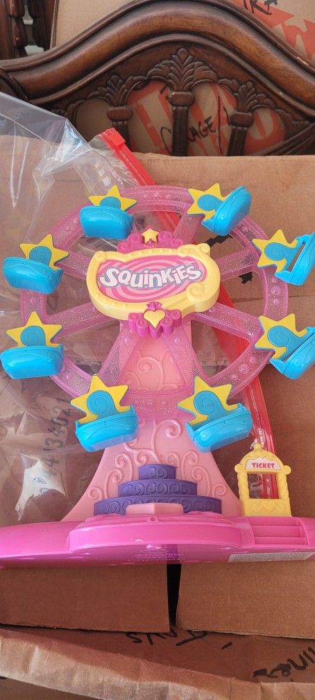 Squinky Carousel Swing