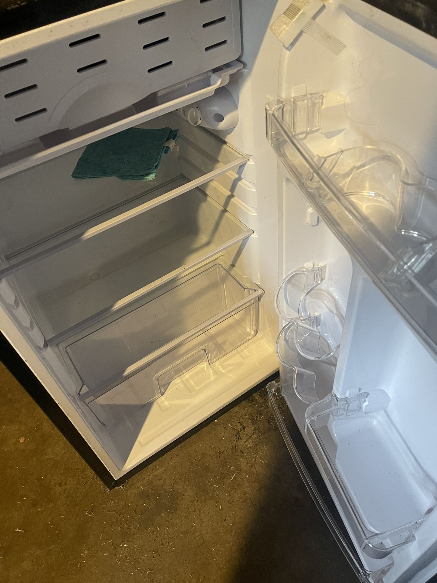 Mini Fridge With Mini Freezer 