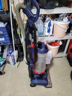 Bagless Upright Vacuum Cleaner