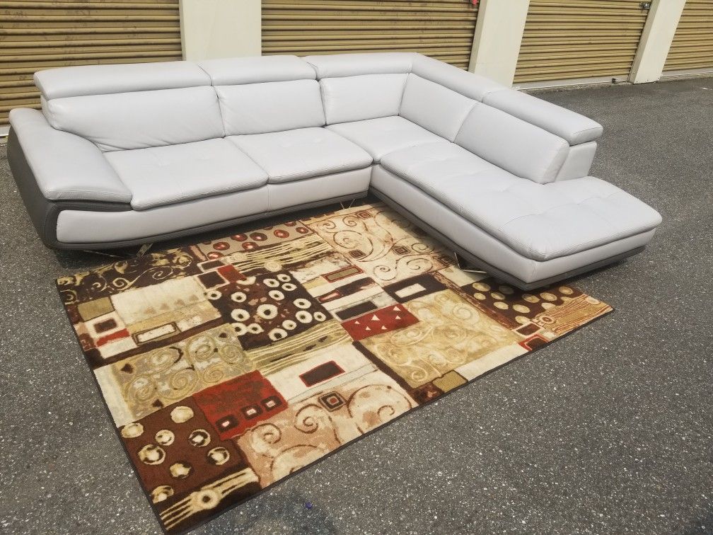 Sectional Dania couch Meringa Excellent