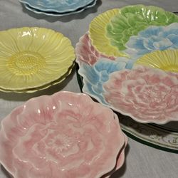 Ceramic Flower Shaped Plates And Plater 7 Pieces 