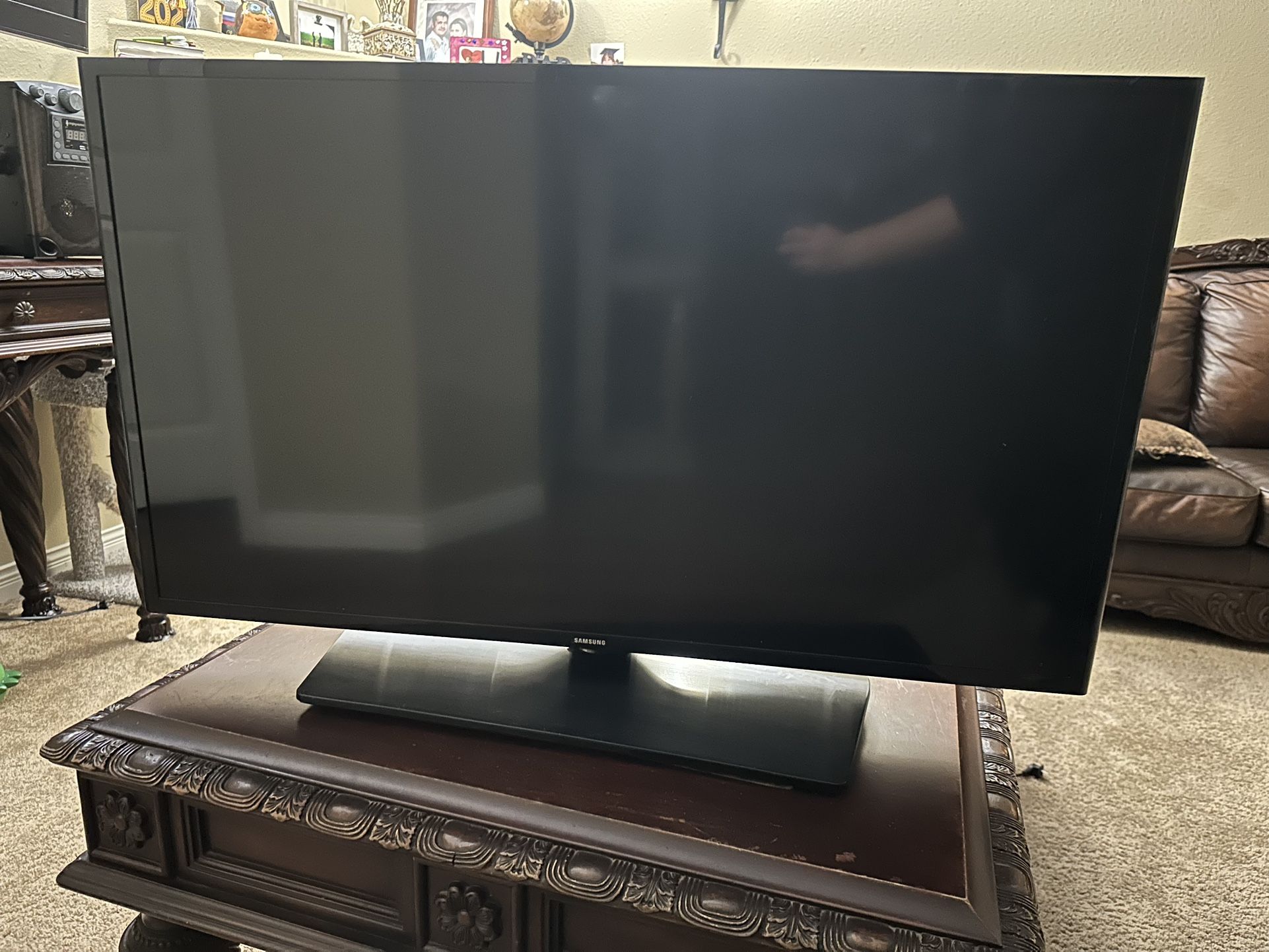 40in Samsung TV With Remote
