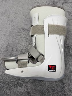BREG Adult Small Walking Boot With Pump In Good Shape!