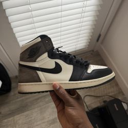 Jordan 1 Dark Mocha 