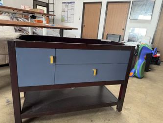 47inch Bathroom vanity L 47 W 22 H33