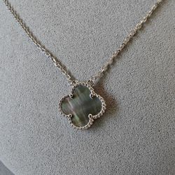 VCA Clover Gray Mother Of Pearl Necklace 