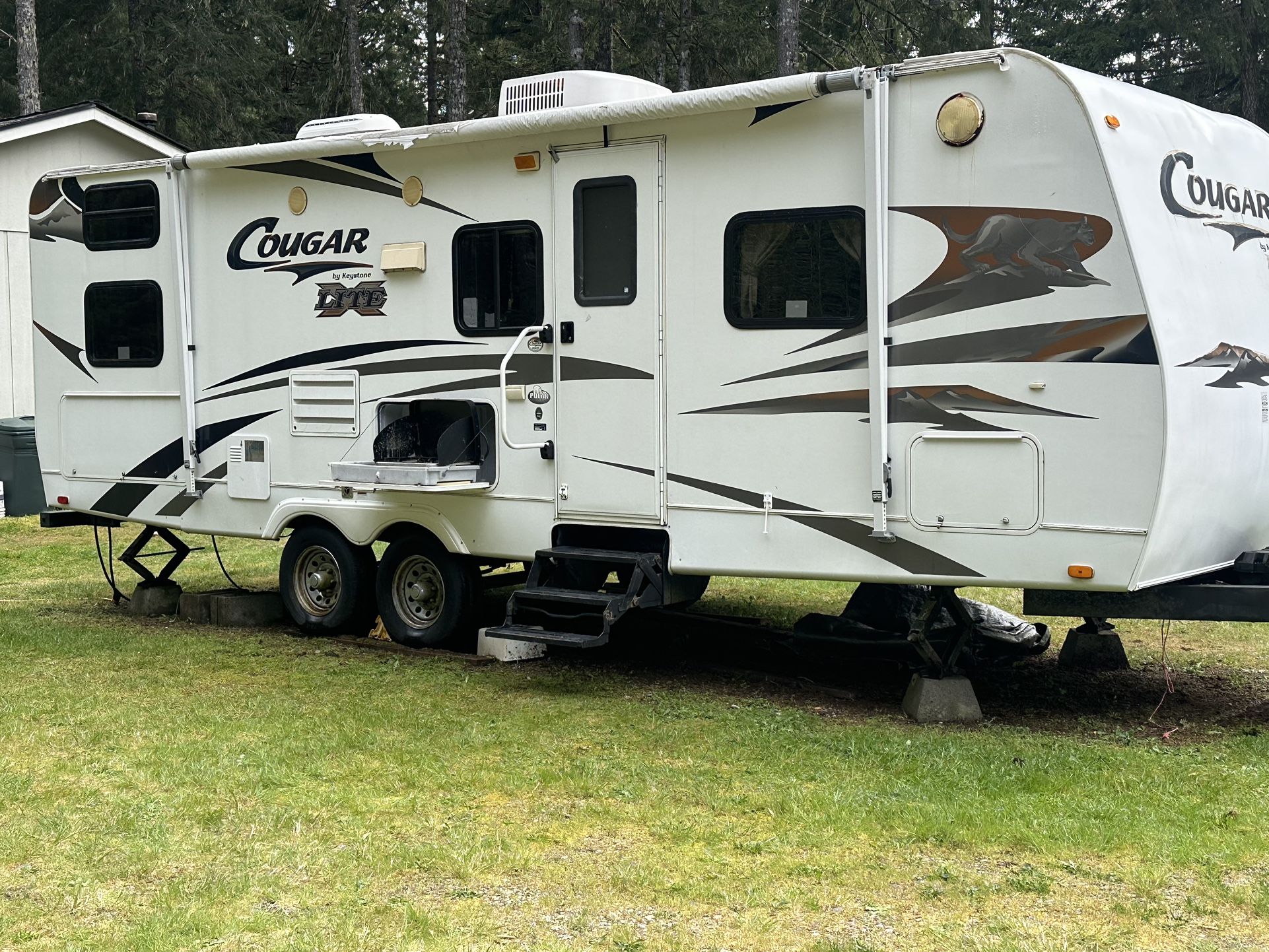 2009 Cougar by keystone 25/C