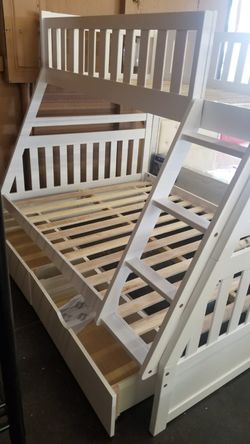 Twin/Full bunkbed with storage drawer