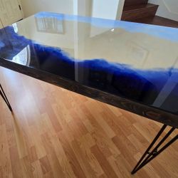 Stunning MIRAGE Dining Table 