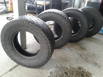 Tire LT285/70R17