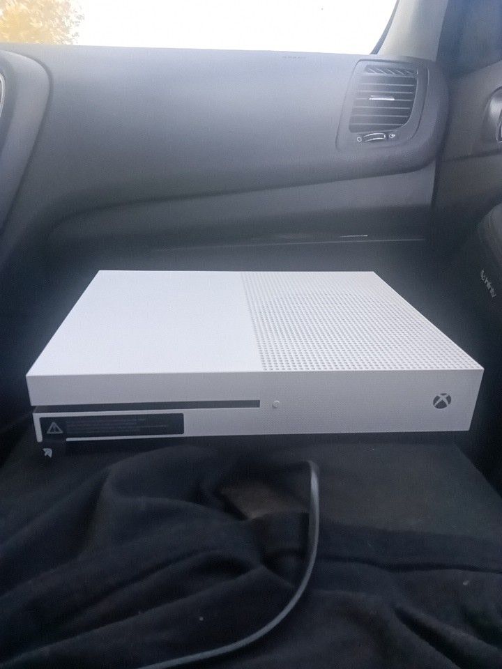 Xbox One S