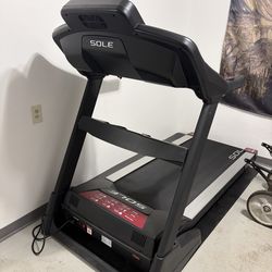 Sole F85 Treadmill – Works Great, Loaded with Extras