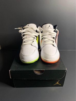 Jordan 1 Mid Size 4Y