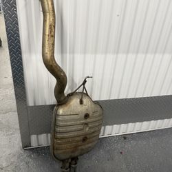2004-2007 BMW 525i Rear Exhaust Pipe Muffler 