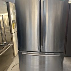 Samsung beautiful stainless steel refrigerator looks like new French door everything works perfectly first come first served 