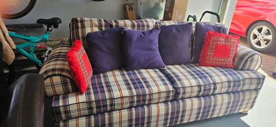Very nice couch