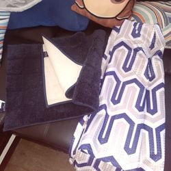 BATHROOM CURTAINS AN RUGS! 